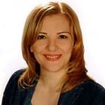 Portrait of Havva, a COSMODIC therapy user who successfully treated fibromyalgia.